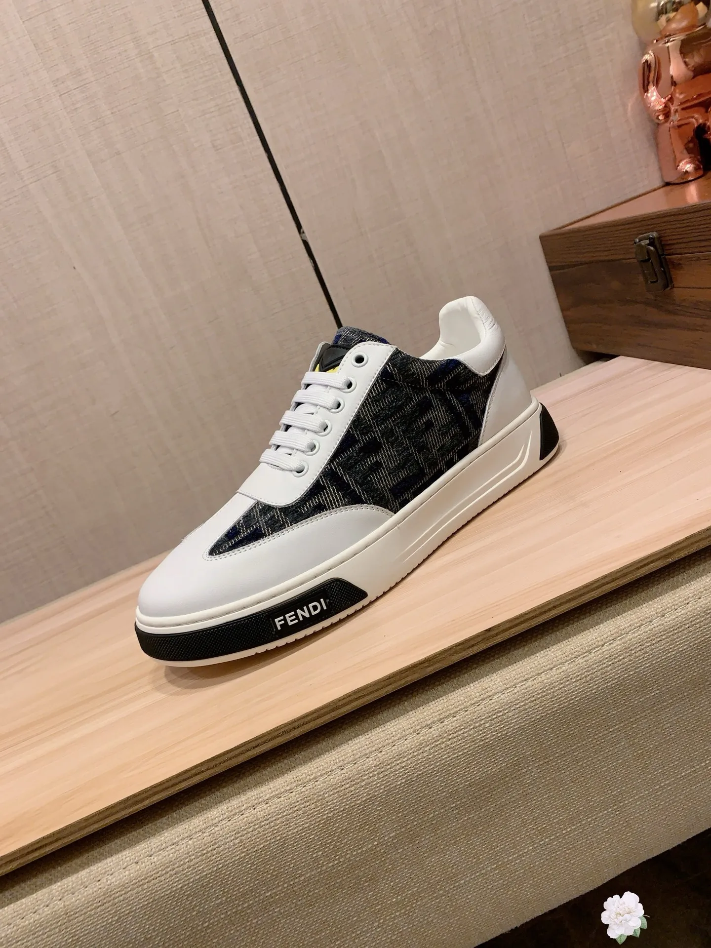 Men's men's shoes 💰420💰💰🎩🎩[Lightning][Lightning] "FENDI*" The latest and most popular casual shoes, top brand [Seduce] luxury ~ purchasing agent, top quality ~. [Strong] The upper is made of imported breathable cowhide with material ➕ breathable sheepskin feet (•) and fine workmanship. The original stylish and stylish soft rubber wear-resistant and non-slip outsole is light and comfortable on the feet. The real thing looks better when photographed in person. 0099: code: 38-44, 4️⃣ colors selected